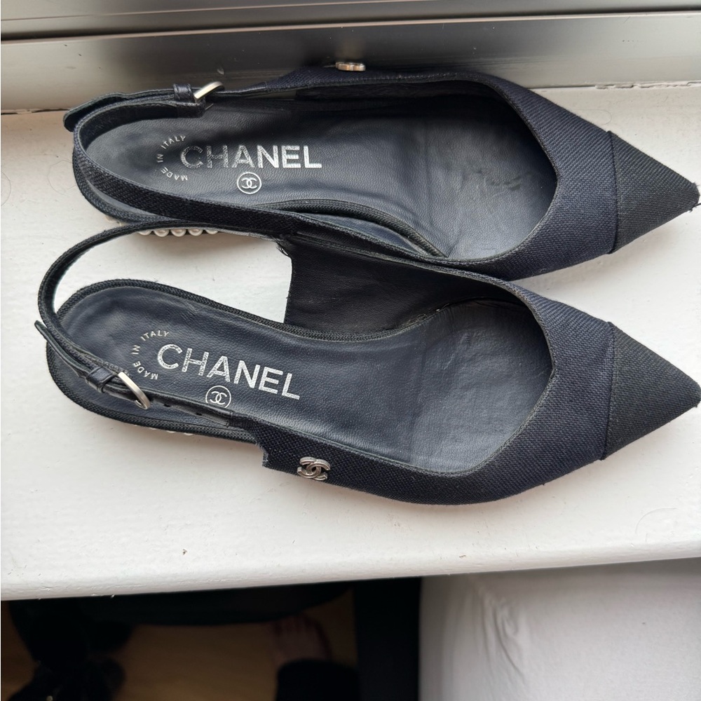 CHANEL Black Pointed-Toe Flats - Picture 3 of 3